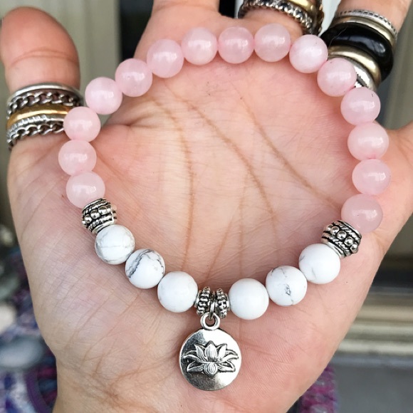 Rose quartz & white howlite lotus flower bracelet - Picture 2 of 10